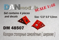 Колодки стопорные самолетные, набор 5 + декаль размеры: длина 12 мм,ширина 8 мм, высота 6,0 мм